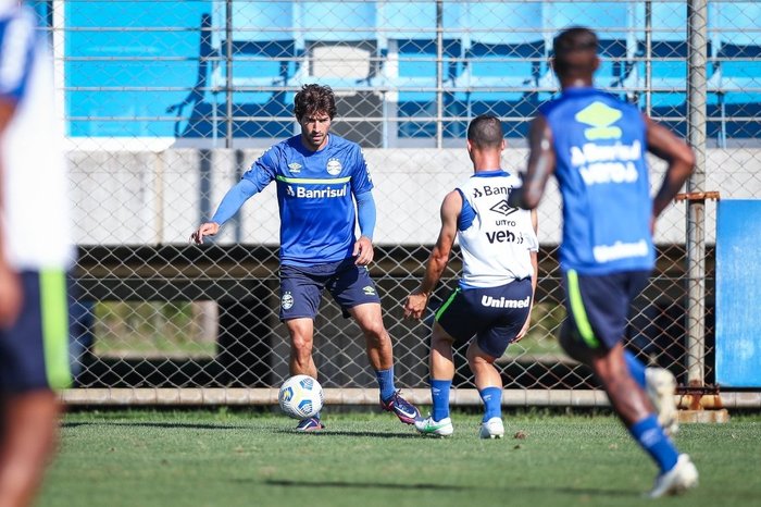 Com dúvidas em todos os setores, Grêmio faz último treino antes de encarar o Bragantino