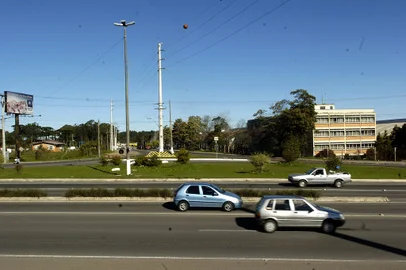*** Desvio Rizzo/ xu1 ***Trânsito intenso na rótula de acesso ao bairro Desvio Rizzo, na RS-122.<!-- NICAID(103716) -->