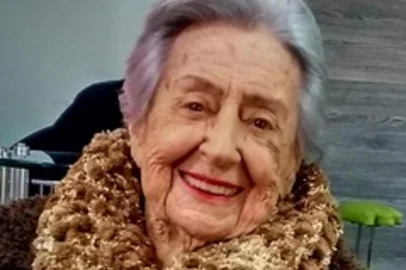 Norma Erichsen Teston, natural de Porto Alegre, nasceu em 04 de novembro de 1931. Faleceu em 30 de abril de 2025, em Cidreira, RS. Filha de Erick Erichsen e Maria Assunção Bastos Erichsen, casada com Luiz  José Teston, deixa 2 filhos, 2 netos e 2 bisnetos. Professora, ex-vereadora na cidade de Iraí. Missa de 7° dia, será  em 07 de maio, às 18:30h, na Igreja Nossa Semhora da Saúde, em Cidreira, RS.<!-- NICAID(16030903) -->