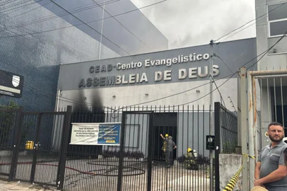 Incêndio no Centro Evangelístico da Assembleia de Deus<!-- NICAID(15907509) -->