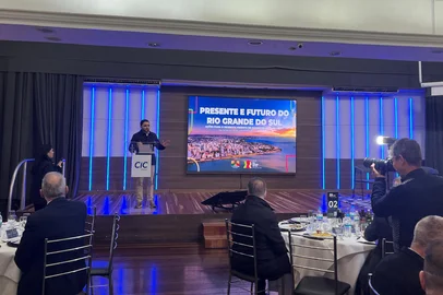 O vice-governador do RS, Gabriel Souza, anunciou a abertura de um Centro Regional da Defesa Civil (Crgird) em Caxias do Sul a partir de 2026. A sede ficará no bairro Nossa Senhora de Lourdes e a obra custará R$ 22 milhões. A informação foi dada durante a reunião-almoço da Câmara de Indústria, Comércio e Serviços (CIC Caxias) desta segunda-feira (30). <!-- NICAID(16070414) -->