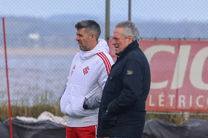 Técnico Paulo Pezzolano ao lado de Abel Braga, diretor técnico do Inter<!-- NICAID(16360569) -->