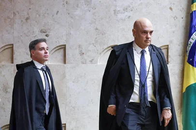 André Mendonça e Alexandre de Moraes em sessão do STF.<!-- NICAID(16358095) -->