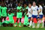 England's players celebrate their victory after a penalty shoot-out during the Australia and New Zealand 2023 Women's World Cup round of 16 football match between England and Nigeria at Brisbane Stadium in Brisbane on August 7, 2023. (Photo by Patrick Hamilton / AFP)Editoria: SPOLocal: BrisbaneIndexador: PATRICK HAMILTONSecao: soccerFonte: AFPFotógrafo: STR<!-- NICAID(15502991) -->