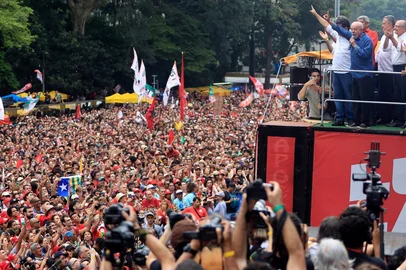 MIGUEL SCHINCARIOL / AFP Brazil's President and presidential candidate Luiz Inacio Lula da Silva of the Workers' Party (PT) speaks during a campaign rally in Sao Paulo, Brazil, on October 11, 2026, ahead of the presidential runoff election. (Photo by Miguel SCHINCARIOL / AFP)<!-- NICAID(16385150) -->