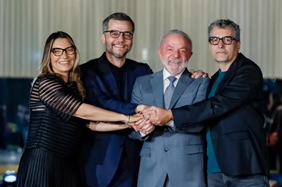 Lula comemora vitórias de "O Agente Secreto" no Globo de Ouro: "O cinema brasileiro mais uma vez no topo do mundo"<!-- NICAID(16202180) -->