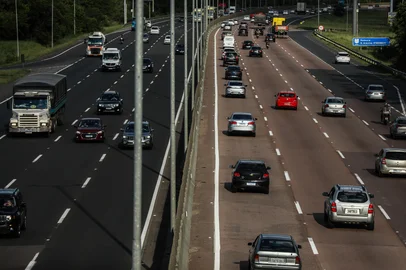 PORTO ALEGRE, RS, BRASIL, 20.12.2024: Movimentação na freeway, no trecho em Gravatai. Foto: Renan Mattos /Agencia RBS<!-- NICAID(15940077) -->