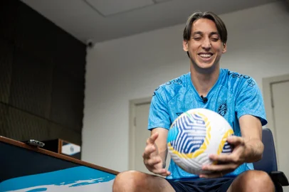 Pedro Geromel, zagueiro do Grêmio concede entrevista falando sobre sua despedida do tricolor.Arena do Grêmio fez uma homenagem com exposição e túnel do tempo da história do atleta no clube. Exposição mostrou a carreira do zagueiro junto ao Grêmio.<!-- NICAID(15928479) -->