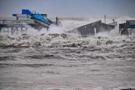 Parte da plataforma de Atlântida, em Xangri-Lá, desabou nesta segunda-feira (28) durante passagem de ciclone extratropical pelo RS<!-- NICAID(16089691) -->
