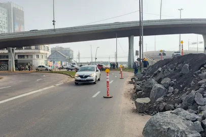 Obras no corredor de acesso, em Porto Alegre<!-- NICAID(16084563) -->