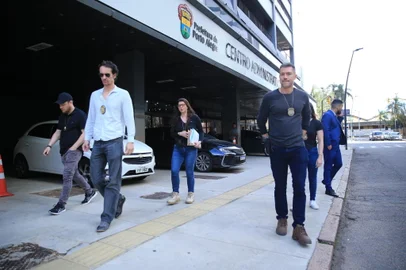 PORTO ALEGRE, RS, BRASIL, 12/11/2024- Terceira fase da operação capa dura: investigação sobre fraudes na SMED. Polícia Civil faz buscas e apreensões contra quatro pessoas; mandados são cumpridos em residências, na prefeitura e na Procuradoria-Geral do Município. Foto: Ronaldo Bernardi / Agencia RBS<!-- NICAID(15912027) -->