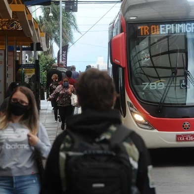 CAXAIS DO SUL, RS, BRASIL (07/12/2020)Movimento no transporte público em Caxias do Sul. (Antonio Valiente/Agência RBS)<!-- NICAID(14662331) -->