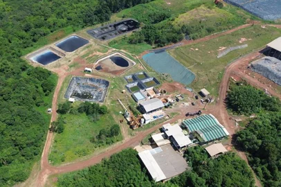 Um aporte de R$ 6 milhões vai transformar parte da área de um dos maiores passivos ambientais da história do Rio Grande do Sul em ativo. Está para nascer em Estância Velha a I9, empresa com capacidade para tratar até 600 mil litros de resíduos e efluentes oleosos por dia.<!-- NICAID(16042558) -->