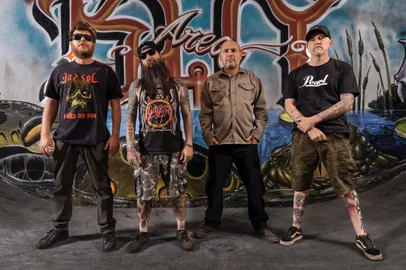 Nessa segunda feira (18) terá show com a banda paulista de hardcore Ação Direta.A banda está excursionando pelo Sul do Brasil, em comemoração ao aniversário de 35 anos.O show começa às 21h, no São Patrício Bar. A entrada é franca.<!-- NICAID(15540452) -->