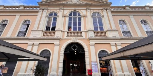 Lojas do Mercado Público reabrem após enchente