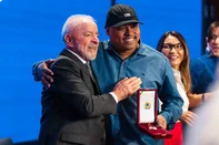 Lula entrega ao gaúcho Rafa Rafuagi medalha da Ordem do Mérito Cultural<!-- NICAID(16042655) -->