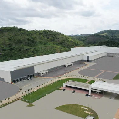 Tramontina abre fábrica em Pernambuco Nesta semana foi inaugurada, oficialmente, a nova unidade Delta Porcelana da Tramontina, em Moreno, região metropolitana de Recife, em Pernambuco. O evento contou com a presença do governador Paulo Câmara, de representantes do conselho da marca na Serra, Clovis Tramontina e Ildo Paludo, entre outras autoridades. Mais de 200 novos itens serão produzidos com ajuda de inteligência artificial nesta unidade com capacidade de produzir 46 mil peças/dia <!-- NICAID(15099390) -->