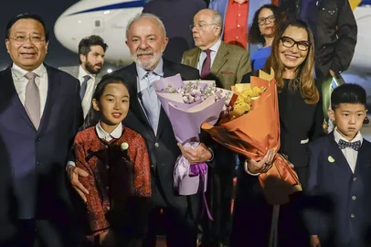 Presidente da República, Luiz Iná¡cio Lula da Silva, durante chegada a Pequim. Aeroporto Internacional de Pequim, Terminal de Autoridades - China.<!-- NICAID(16034625) -->