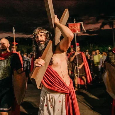 César Campeol interpreta Jesus Cristo na encenação de Carlos Barbosa na Páscoa.<!-- NICAID(16017504) -->