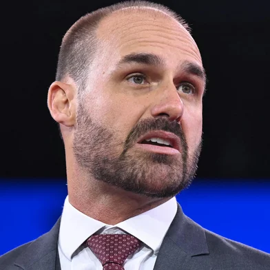 Annual Conservative Political Action Conference (CPAC)Brazilian politician Eduardo Bolsonaro, son of Jair Bolsonaro, speaks during the annual Conservative Political Action Conference (CPAC) at the Gaylord National Resort & Convention Center at National Harbor in Oxon Hill, Maryland, on February 20, 2025. (Photo by SAUL LOEB / AFP)Editoria: POLLocal: Oxon HillIndexador: SAUL LOEBSecao: politics (general)Fonte: AFPFotógrafo: STF<!-- NICAID(15981405) -->