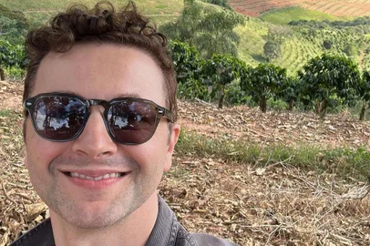 Lucas Lima comparece à festa de 40 anos de Júnior nesta quarta-feira (10).<!-- NICAID(15731630) -->