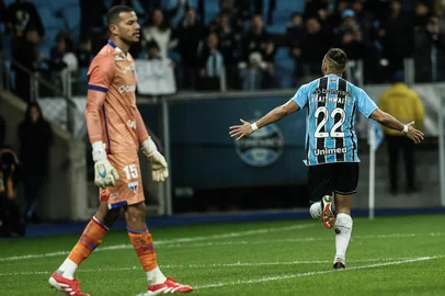PORTO ALEGRE, RS, BRASIL, 29-07-2025: Grêmio x Fortaleza em partida atrasada válida pela 14ª rodada do Campeonato Brasileiro. O tricolor de Mano Menezes busca uma vitória após uma série de resultados negativos no Brasileirão. Foto: Duda Fortes/Agência RBS<!-- NICAID(16090421) -->