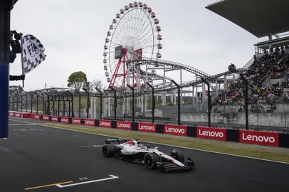 Red Bull Racing's Dutch driver Max Verstappen crosses the finish line to take the chequered flag to win the Formula One Japanese Grand Prix at the Suzuka circuit in Suzuka, Mie prefecture, Japan on April 6, 2025. (Photo by Shuji Kajiyama / POOL / AFP)<!-- NICAID(16012318) -->