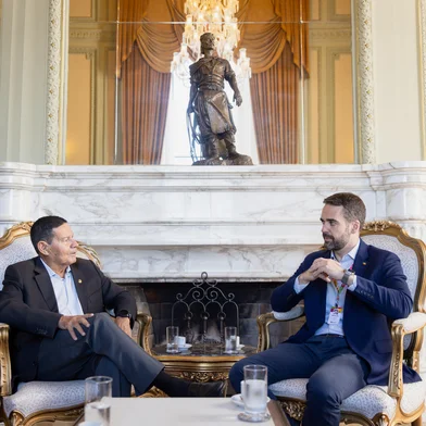 PORTO ALEGRE, RS, BRASIL, 14.2.2025 - Reunião entre governador Eduardo Leite e senador Hamilton Mourão.<!-- NICAID(15976715) -->