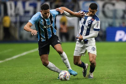 PORTO ALEGRE, RS, BRASIL, 08-07-2025: Na Arena, Grêmio enfrenta o São José valendo o título da Recopa. O duelo promove o encontro entre o campeões do Gauchão 2024 — o Tricolor — e da Copa FGF do ano passado — o Zeca. Fotos: Duda Fortes/Agência RBS<!-- NICAID(16076237) -->
