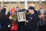 Homenagem com itens resgatados de incêndio marca reabertura de seis estabelecimentos no Mercado Público