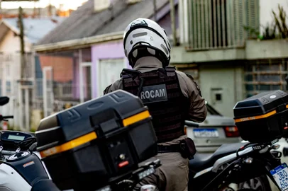 Brigada Militar apreende veículo furtado e prende homem por receptação, em Caxias do Sul <!-- NICAID(16095207) -->