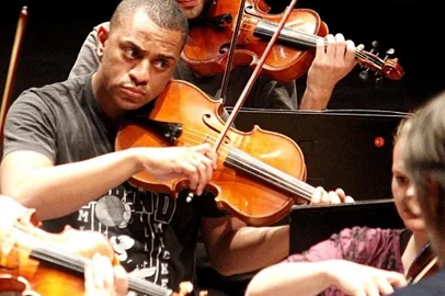 Matheus Rodrigues de Souza, músico da Orquestra Jovem do Rio Grande do Sul, teve a viola furtada.<!-- NICAID(15395260) -->