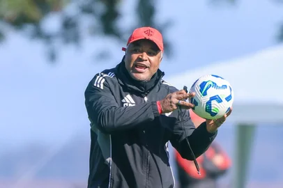 Roger Machado em treino do Inter antes do jogo contra o Fluminense pelo Brasileirão.<!-- NICAID(16049556) -->