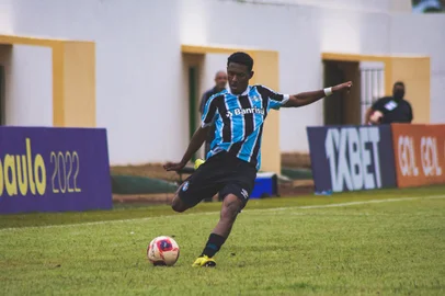 Lucas Kawan, lateral-direito do Grêmio na Copa São Paulo 2022<!-- NICAID(14992159) -->