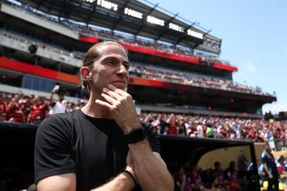 Flamengo's Brazilian head coach Filipe Luis gestures ahead of the FIFA Club World Cup 2025 Group D football match between Brazil's CR Flamengo and England's Chelsea at the Lincoln Financial Field stadium in Philadelphia on June 20, 2025. (Photo by FRANCK FIFE / AFP)<!-- NICAID(16064441) -->