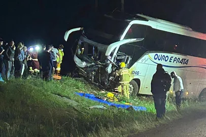 Duas pessoas morrem em dois acidentes na BR-386, em Soledade, na madrugada desta quarta-feira<!-- NICAID(16022367) -->