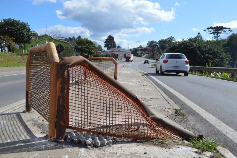 Moradores e autoridades de Flores da Cunha solicitam a instalação de redutores de velocidade na RS-122. O trecho considerado perigoso fica no KM 93, no bairro Pérola. Demanda foi repassada ao Daer na última terça-feira, 10 de maio<!-- NICAID(15094365) -->