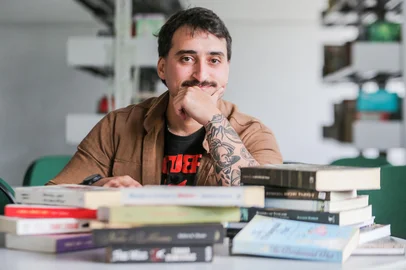 Café literário, do Sesc, recebe escritor Rafa Iotti em edição comemorativa de Dia das Mães. (Neimar De Cesero/Agência RBS)Indexador: Neimar De Cesero<!-- NICAID(16032713) -->