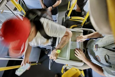 PORTO ALEGRE - BRASIL - Repercussão da votação do projeto de lei sobre o fim da obrigatoriedade de cobrador nos ônibus de Porto Alegre.(FOTOS: LAURO ALVES/AGENCIARBS)<!-- NICAID(14347374) -->