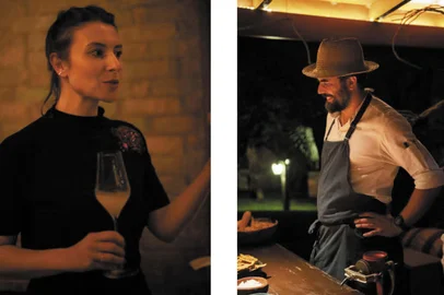 O premiado restaurante Valle Rustico, em Garibaldi, chega aos 15 anos e aproveita a data pra promover noites de confraria pra quem curte harmonizar vinhos ao redor de uma boa mesa. As próximas edições ocorrem nos dias 29 deste mês e 19 de novembro, sempre às terças feiras.Especializado em menu degustação no conceito Cozinha de Natureza, sob comandado do chef Rodrigo Bellora, o restaurante lança sua primeira confraria em parceria da sommelière Larissa Verdi. <!-- NICAID(15885252) -->