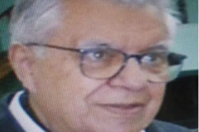 Professor e representante comercial, Dornelles Paim de Vargas faleceu de causas naturais no dia 9 de abril, aos 88 anos. Ele estava internado no Hospital Unimed, em São Leopoldo, no Vale do Sinos.<!-- NICAID(16021418) -->