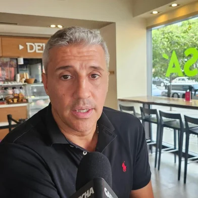 Técnico Hernán Crespo<!-- NICAID(16002580) -->
