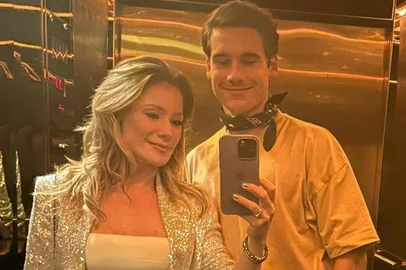 Mãe e filho <!-- NICAID(15845893) -->