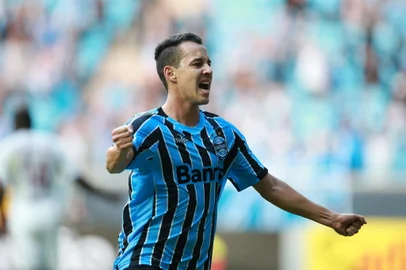 PORTO ALEGRE, RS, BRASIL – 18-05-2014 – Clássico de tricolores pelo Campeonato Brasileiro 2014. Jogo na Arena Grêmio e Fluminens, jogador Rodriguinho (FOTO: RICARDO DUARTE/AGÊNCIA RBS, ESPORTE)<!-- NICAID(10497673) -->