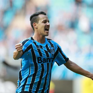 PORTO ALEGRE, RS, BRASIL – 18-05-2014 – Clássico de tricolores pelo Campeonato Brasileiro 2014. Jogo na Arena Grêmio e Fluminens, jogador Rodriguinho (FOTO: RICARDO DUARTE/AGÊNCIA RBS, ESPORTE)<!-- NICAID(10497673) -->
