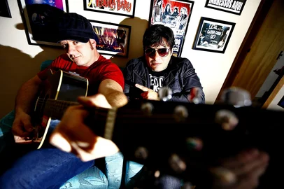 PORTO ALEGRE, RS, BRASIL, 07-08-2013, 20h: James e Duda Calvin, da banda Tequila Baby, participaram do Ao Pé da Letra com a música "Sexo, Algemas e Cinta-liga" (FOTO FÉLIX ZUCCO/AGÊNCIA RBS, Editoria Segundo Caderno).<!-- NICAID(9653306) -->