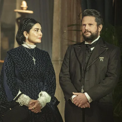 Dom Pedro II (Selton Mello) e Thereza (Leticia Sabatella), nos tempos do imperador<!-- NICAID(14855000) -->
