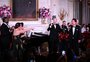 Presidente sul-coreano surpreende Biden ao cantar na Casa Branca; veja vídeo