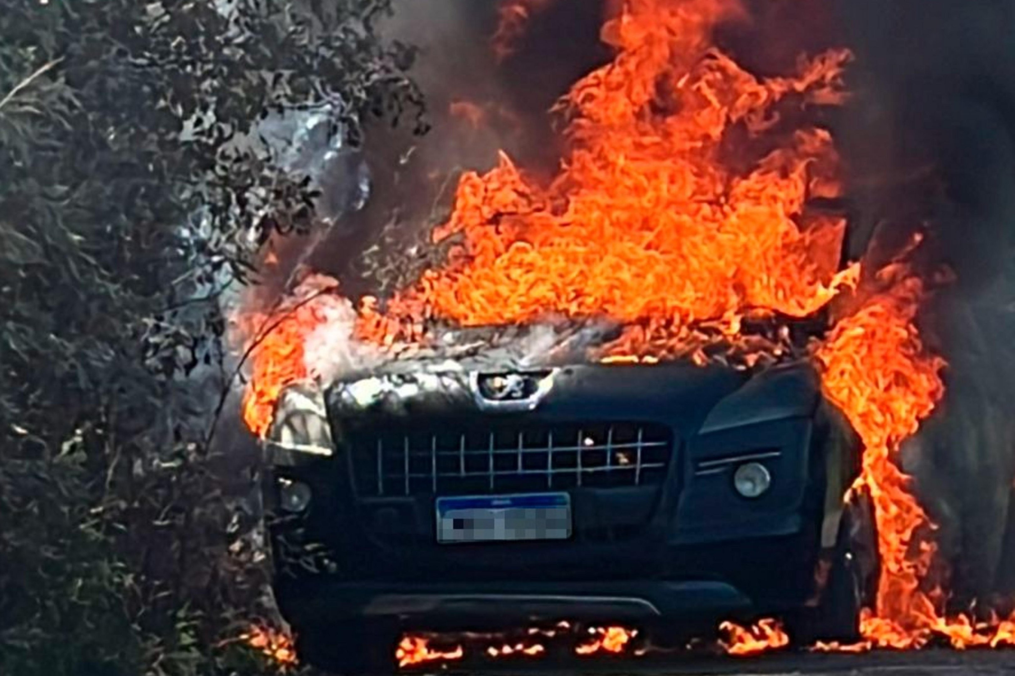 Homem &eacute; morto a tiros dentro de carro em Passo Fundo; suspeitos fugiram