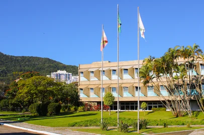 Santa Catarina proíbe cotas para alunos negros e trans em universidades estaduais<!-- NICAID(16209982) -->